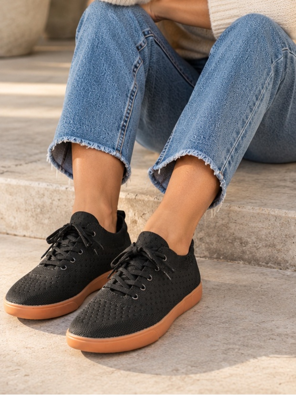 SUAVS Black Knit Sneakers Gum Sole Women’s 7.5 Men’s 5.5